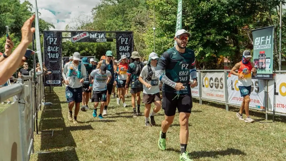 Runners at the 2026 PZ Backyard Ultra leaving beneath the race arch